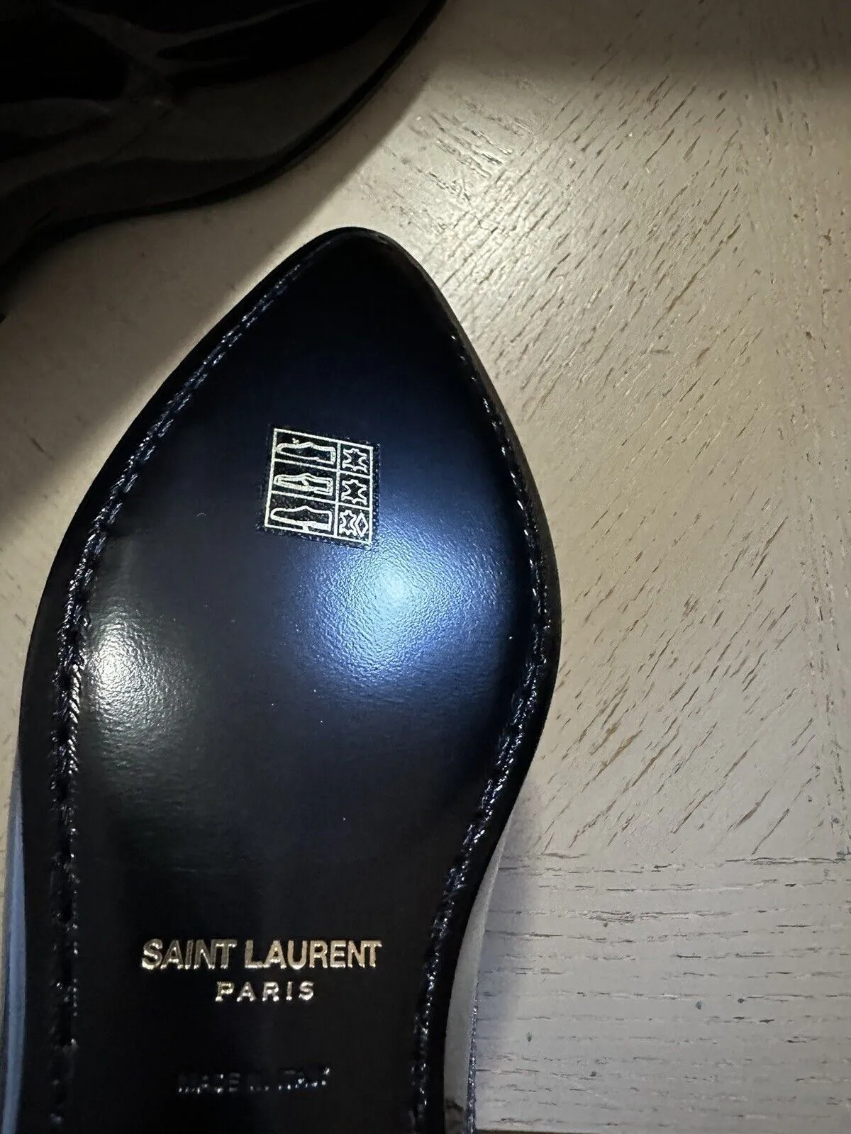 NIB $945 Saint Laurent Women Laced ankle boots in patent leather Black 10 US/40